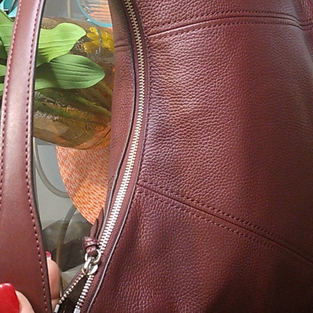 Michael Kors Large Hobo Bag - Picture 4 of 7
